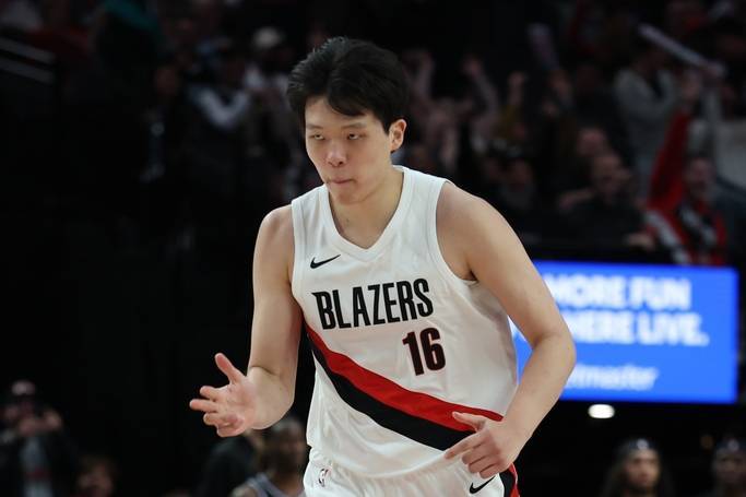 队记：杨瀚森不如克林根 再不行就交易来个替补中锋